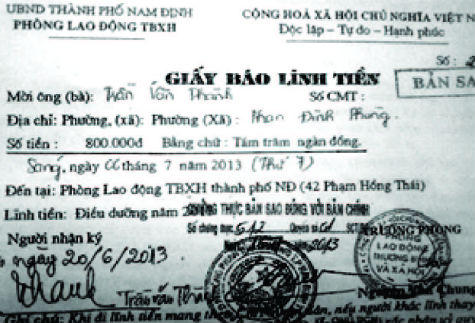 Hàng vạn người có công bị “treo” chế độ